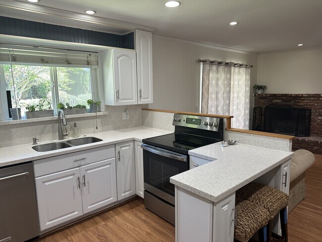 Building Photo - 494 Scandia Dr
