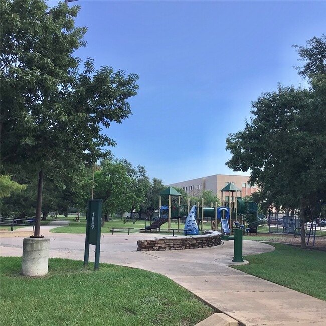 Building Photo - 2109 Marnel Rd