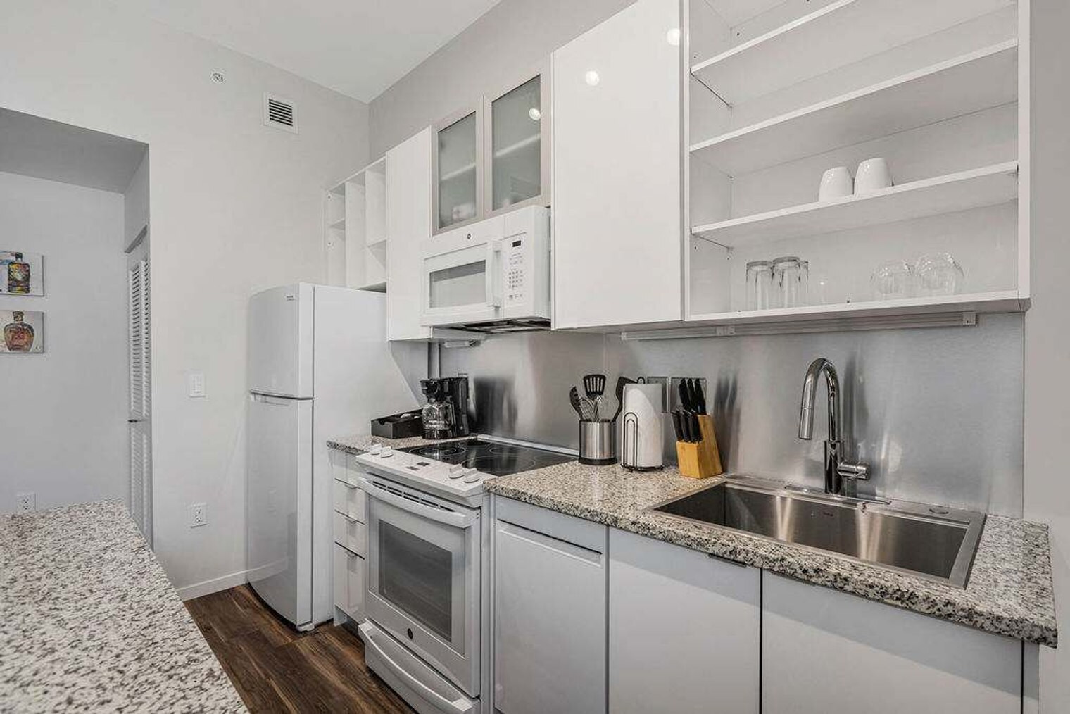 Building Photo - 9-JAN-JAN E 4th St