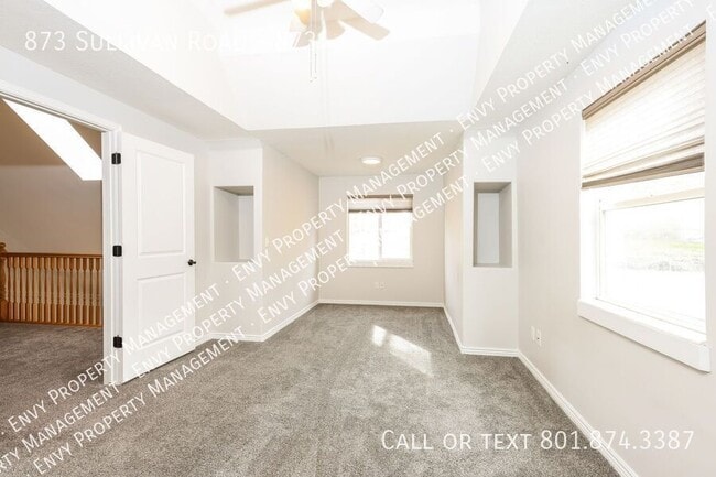 Building Photo - 873 Sullivan Dr