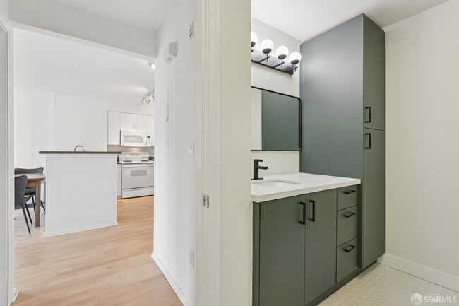 Building Photo - 8300 Oceanview Terrace