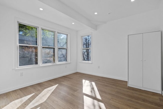 Building Photo - 172 Lexington Ave