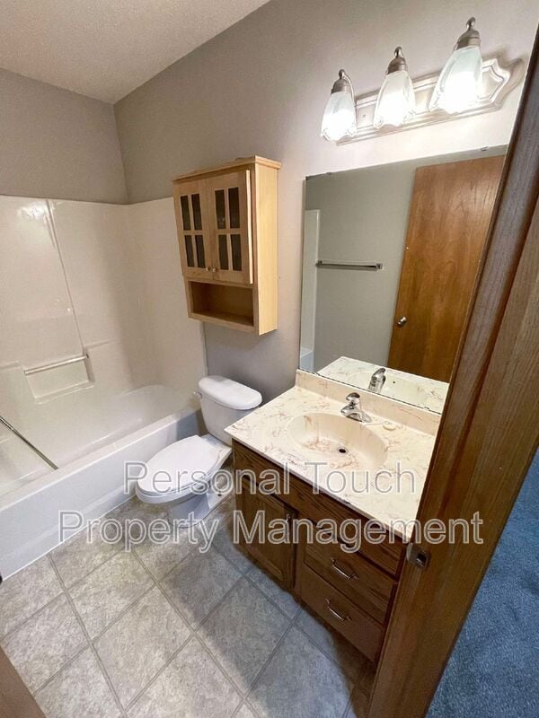 Building Photo - 2510 Amber Valley Ct S