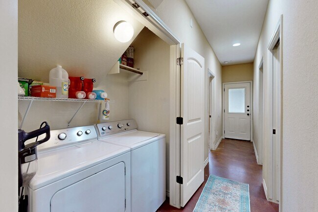 Building Photo - 303 Capps Dr