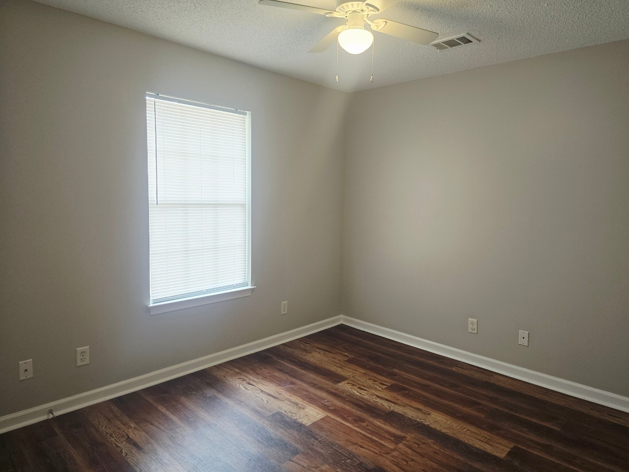 Building Photo - 212 E Mell St