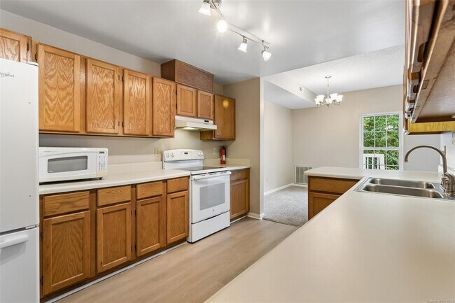 Building Photo - 5306 Aden Ct