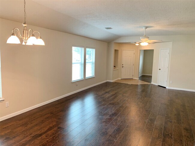 Building Photo - 20519 Lantern Springs Ln