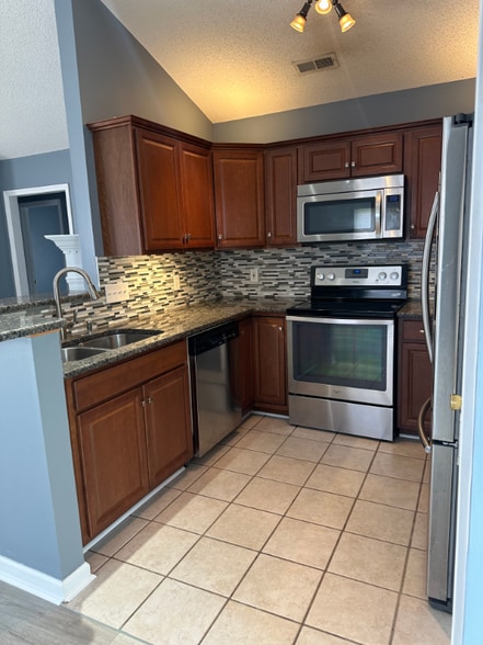 Building Photo - 3001 Satterfield Dr