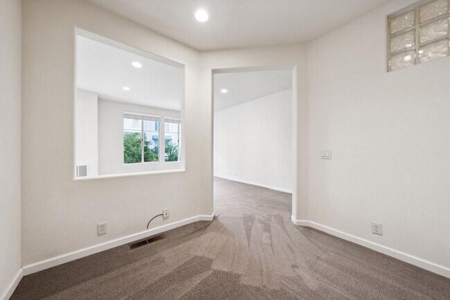 Building Photo - 435 Milan Dr