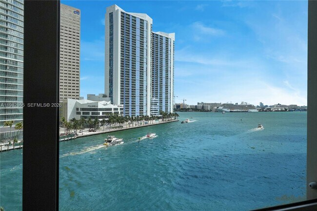 Building Photo - 465 Brickell Ave