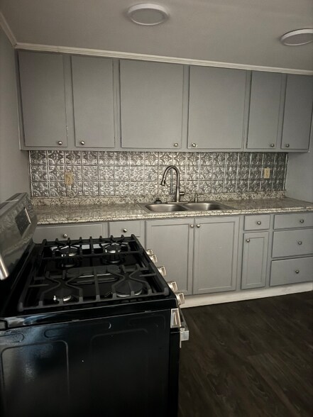 Building Photo - 3420 Wilkens Ave