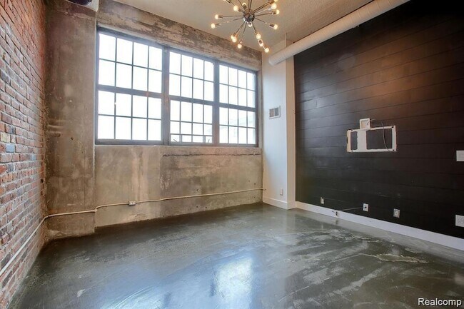 Building Photo - 6533 E Jefferson Ave