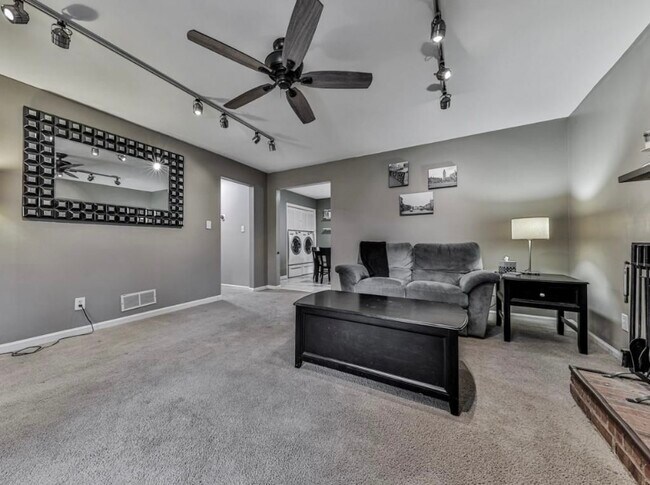 Building Photo - 4925 Farmstead Ct NE