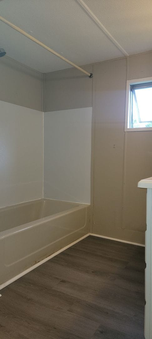Building Photo - 2 Bedroom, 1 bath Mobile Home in Yorktowne...