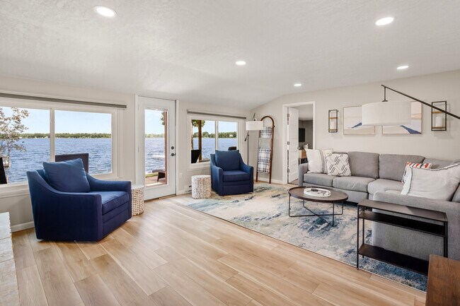 Living Area - 27166 Little Floyd Lake Rd