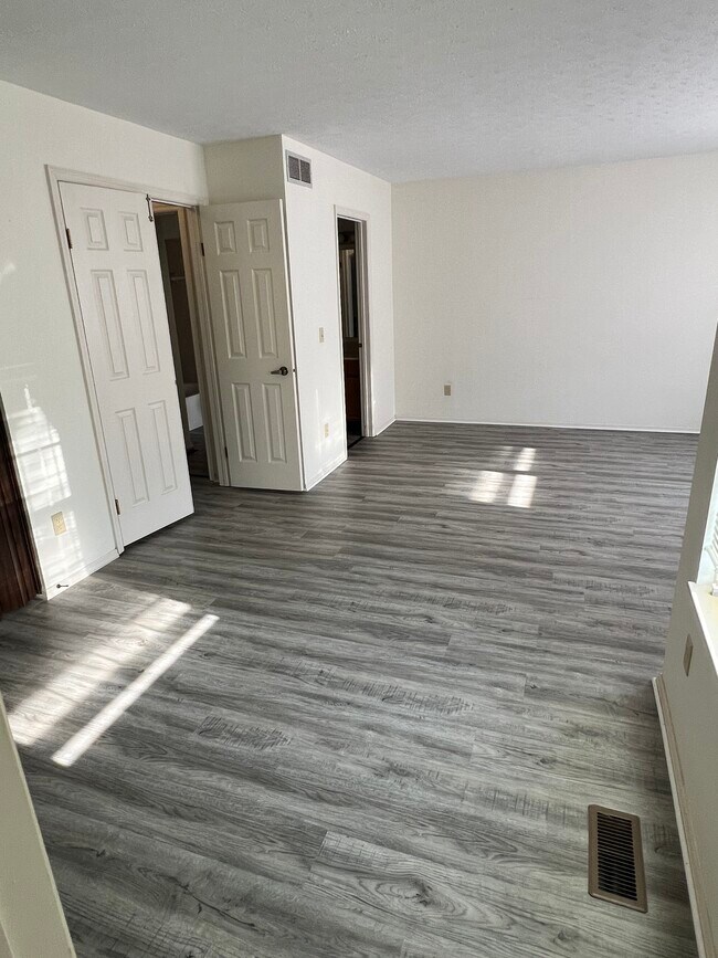 Building Photo - 2334 Raider Dr