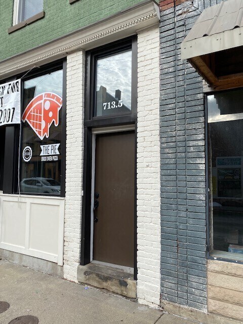 Building Photo - 713 Main St