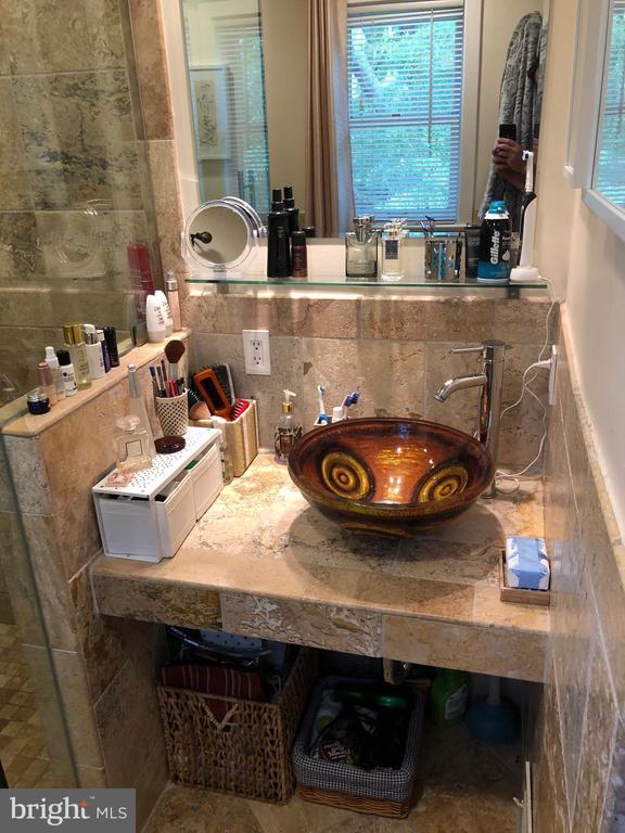 Building Photo - 10309 Bells Mill Terrace