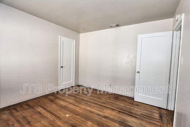 Building Photo - 3109-3111 Hampshire Drive