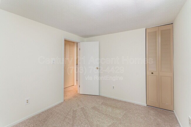 Building Photo - 7690 Middle Valley Dr