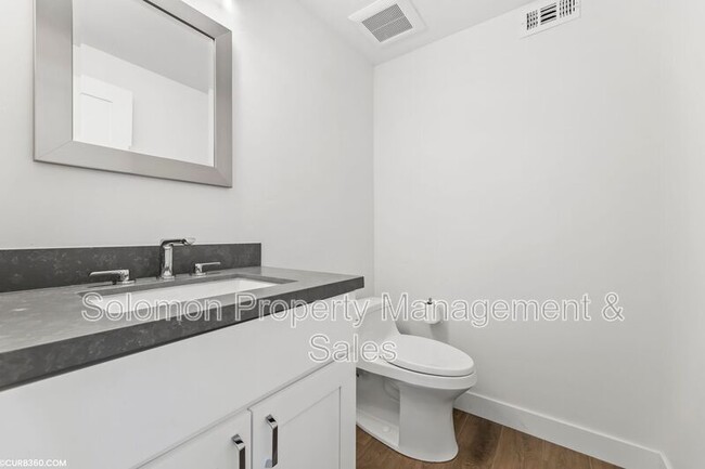 Building Photo - 315 Cerro St