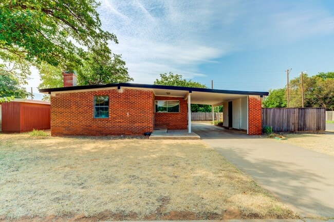 Building Photo - Chic 3 Bedroom in Caprock