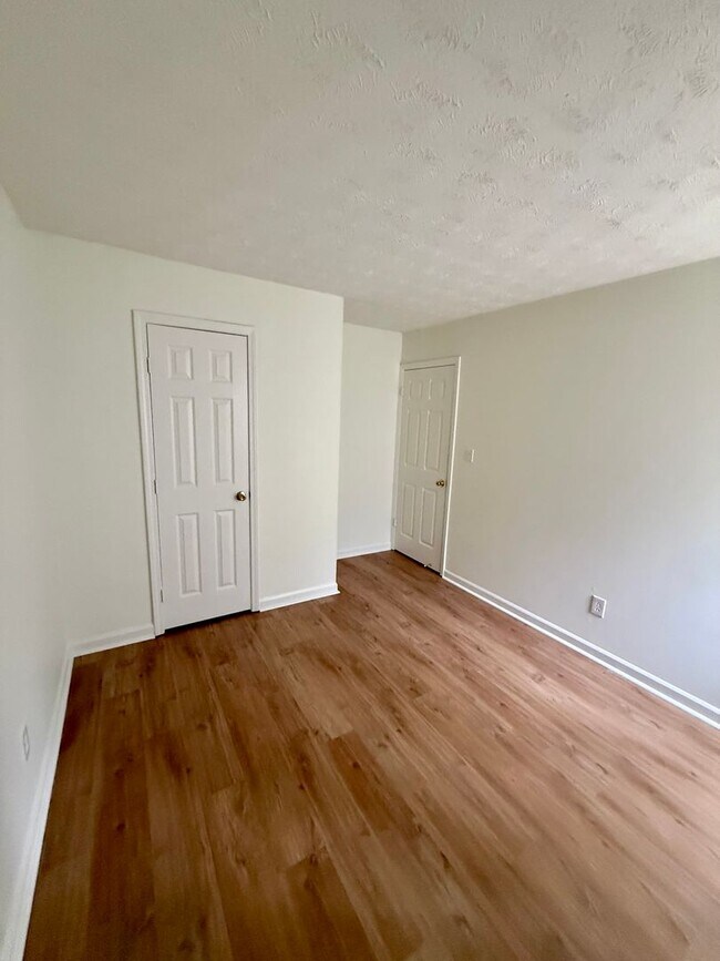 Building Photo - Newly remodeled ranch house in Jonesboro!
