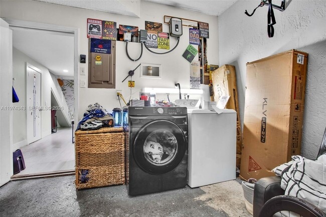 Building Photo - 850 Sorrento Dr