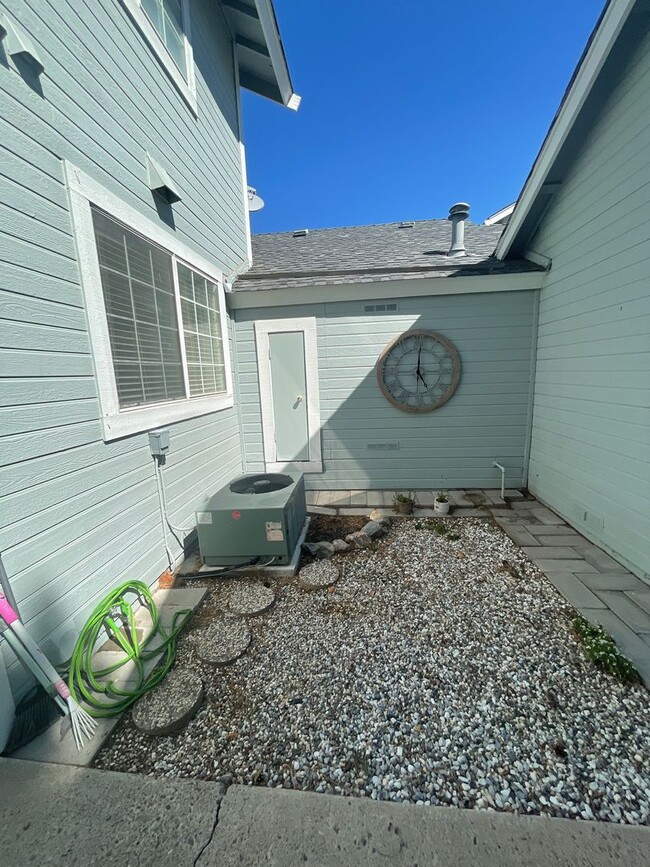 Building Photo - Northgate Village -  3 bedroom, 2.5 bath T...