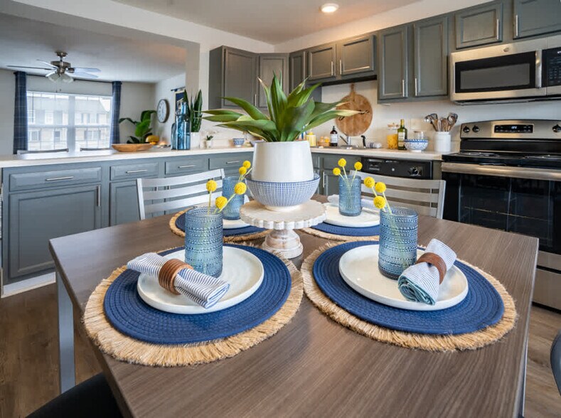 Building Photo - 1051 Southern Dr