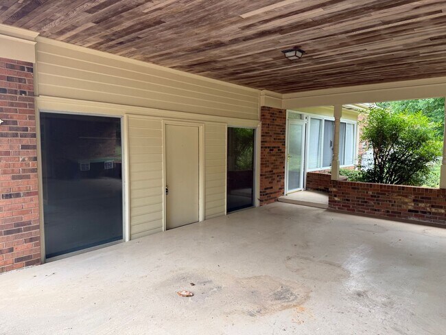 Building Photo - Three bedroom, 2 bath house in Mebane