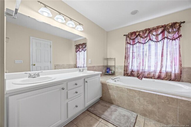 Building Photo - 3805 Sunchase Dr