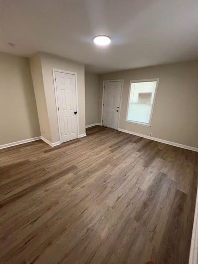 Building Photo - Charming, Fully Renovated 2-Bedroom in West Columbia