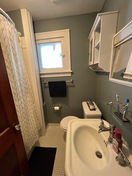 Building Photo - 118 Nassau Ave