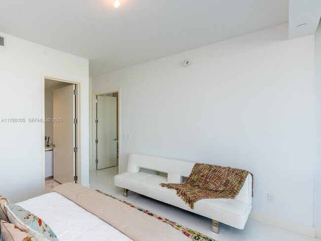 Building Photo - 16901 Collins Ave