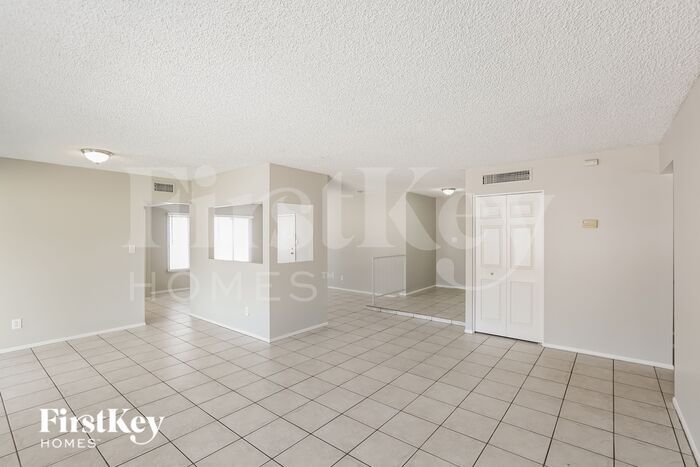 Building Photo - 14016 N 33rd Dr