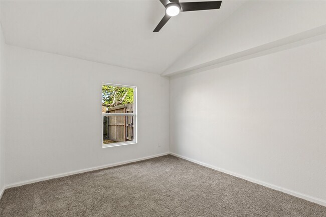 Building Photo - 5425 Jeffrey St