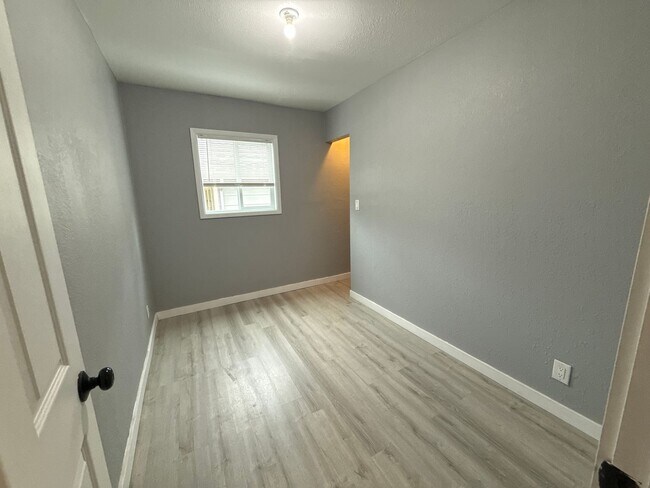 Building Photo - Now Available: $2600/month - 6 MONTH LEASE...