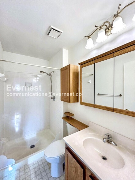 Building Photo - 16321 Taconic Cir