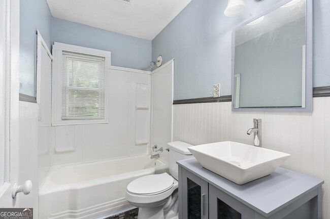 Building Photo - 419 Chamlee Dr