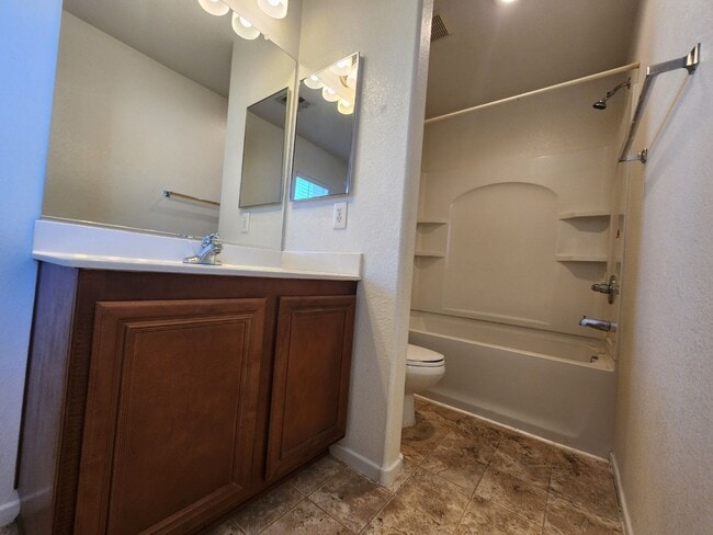 Building Photo - Great 2 Story Home in the SouthWest