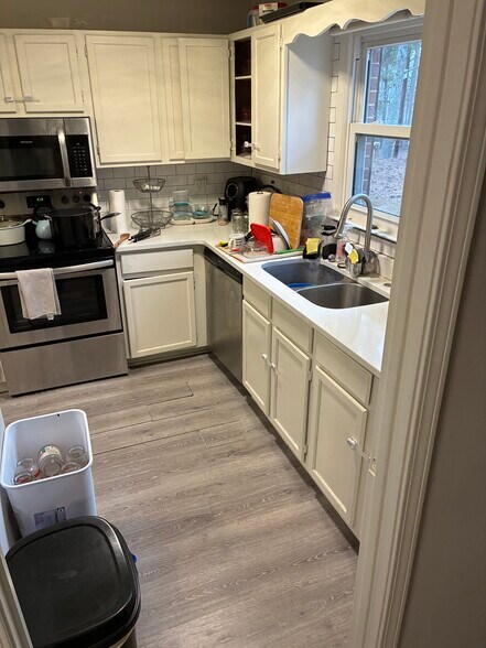 Building Photo - 579 Wedgewood Dr