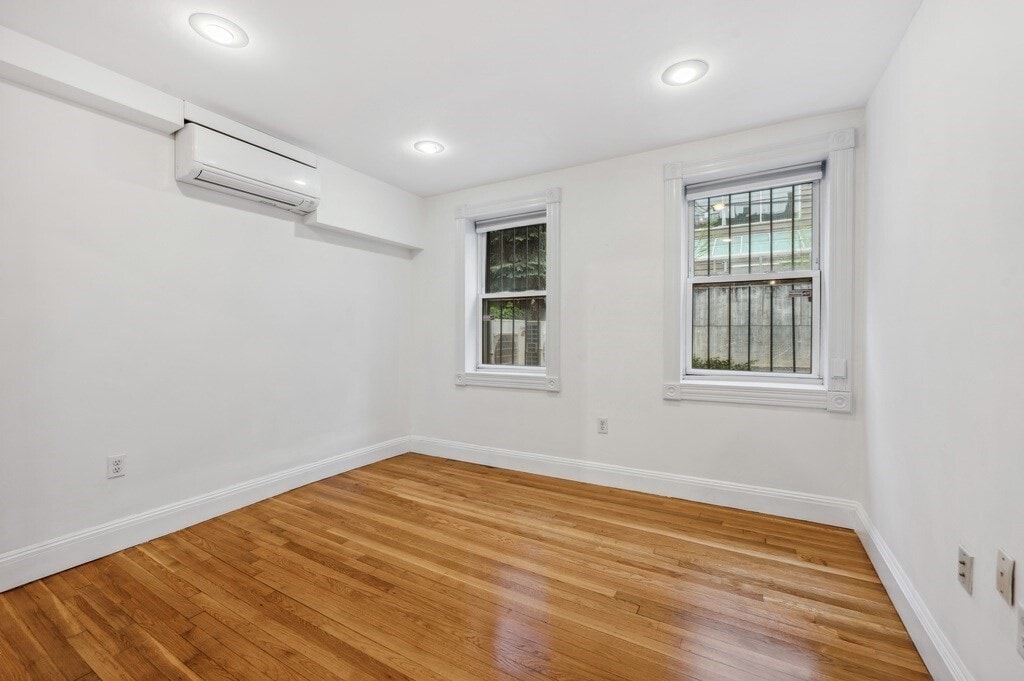 Building Photo - 85 E Brookline St
