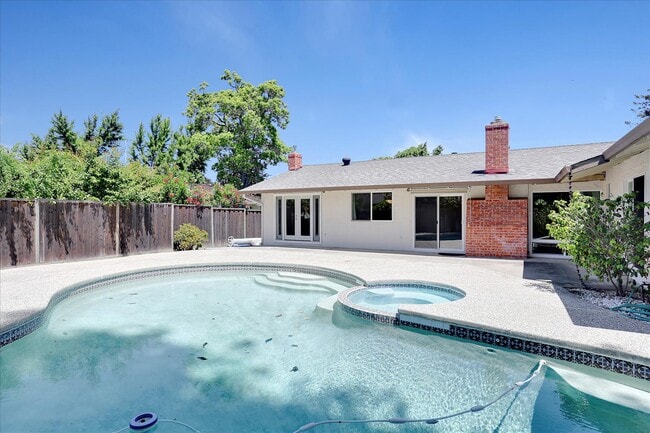 Building Photo - 2720 Diericx Dr