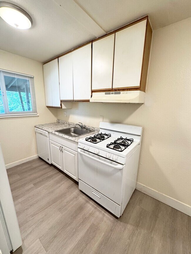 Building Photo - Move-In Special; Upstairs One Bedroom + Private Patio – SEE VIDEO