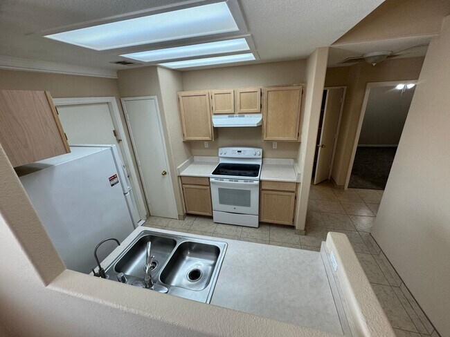 Building Photo - Charming 3-bedroom home located in the picturesque town of Pahrump!