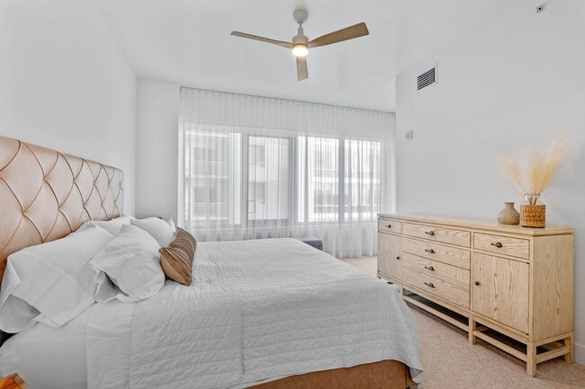 Building Photo - Luxury Corner Unit in Downtown Orlando’s Premier High-Rise Building