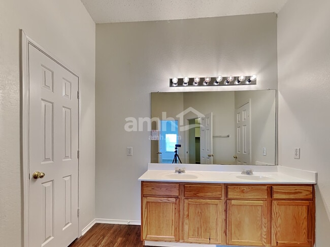 Building Photo - 4809 Palm Ridge Dr