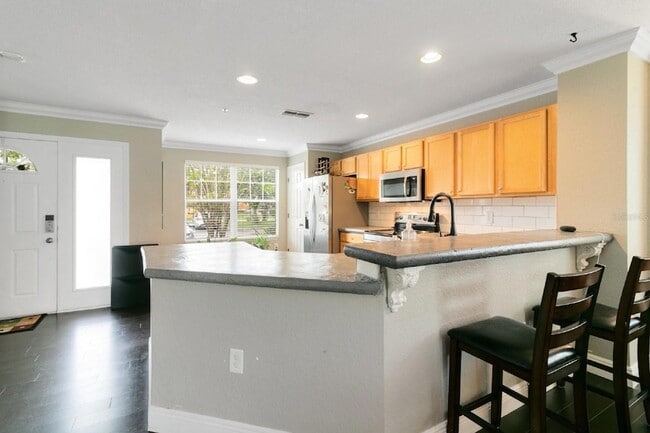 Building Photo - 5800 Lake Pointe Village Cir