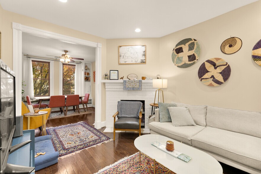 Building Photo - 207 V St NE